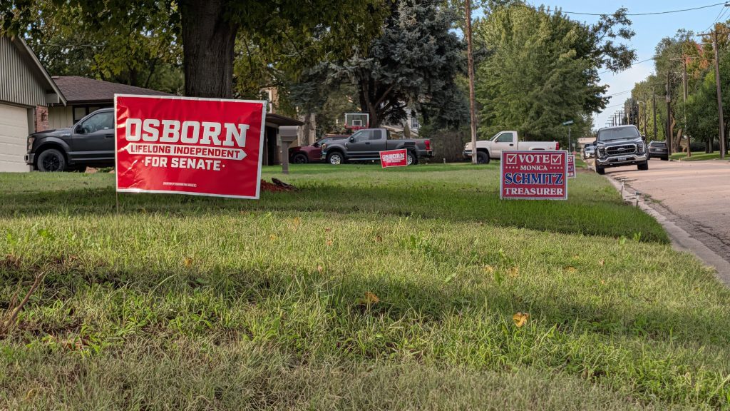 Campaign signs for Dan Osborn, Independent candidate for US Senate in Nebraska, staked in the front lawn of a home in Red Cloud, Nebraska, on Oct. 1, 2026. | Photo: Chase Porter/Courier Nebraska
